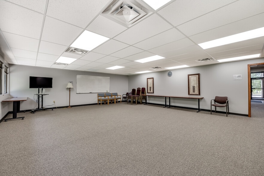 More Photos Of 4205 Lancaster Ln N, Plymouth Office For Lease