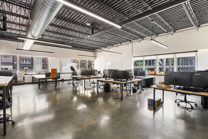 More Photos Of 1217 W 12th St, Kansas City Flex For Lease