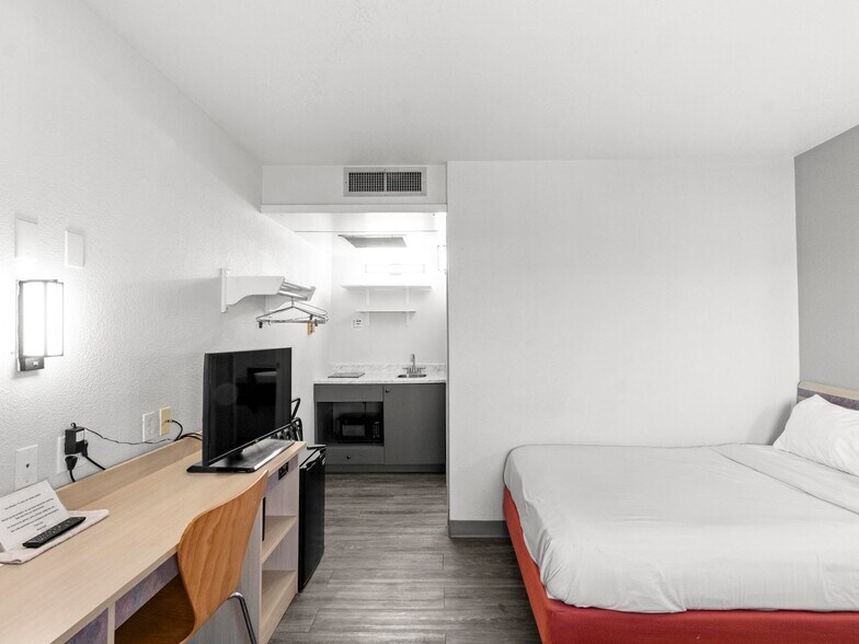 More Photos Of 1150 Wilkins Cir, Casper Hotel For Sale