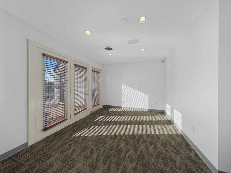 More Photos Of 5933 Stoney Creek Dr, Fort Wayne Office Residential For Sale