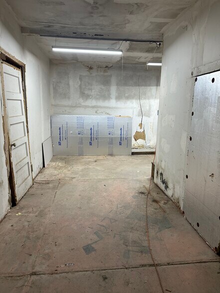 More Photos Of 18 S Alvin Ailey St, Rogers Freestanding For Sale