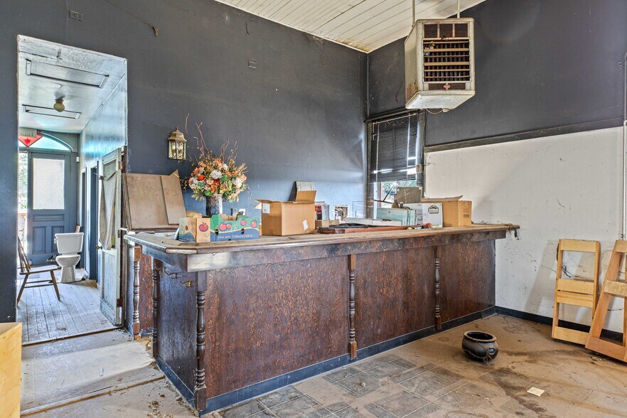 More Photos Of 30048 Yosemite Blvd, La Grange Bar For Sale