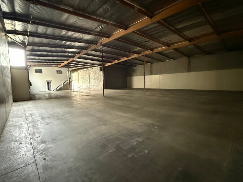 More Photos Of 6917-6921 Valjean Ave, Van Nuys Showroom For Lease