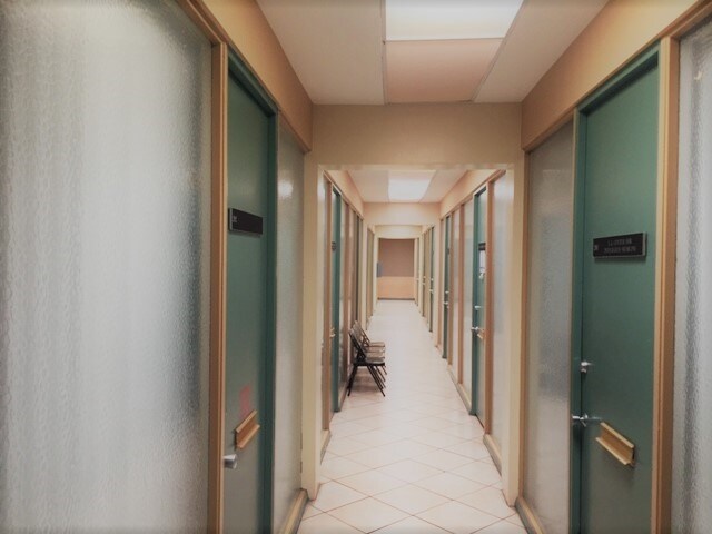 More Photos Of 21044 Sherman Way, Canoga Park Office For Lease