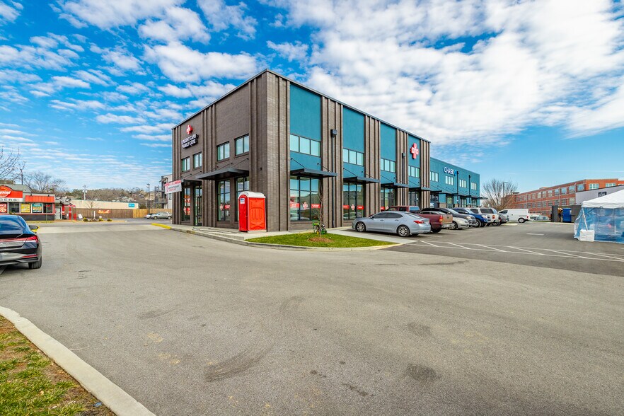 More Photos Of 306 Cherokee Blvd, Chattanooga Bank For Sale