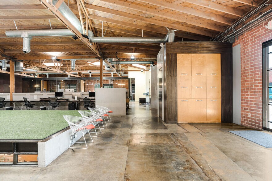 More Photos Of 2210 Broadway, Santa Monica Loft Creative Space For Lease