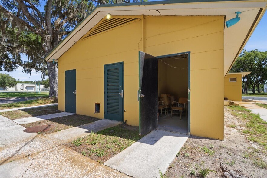 More Photos Of 18150 SE 72 Ave, Inglis Office For Sale