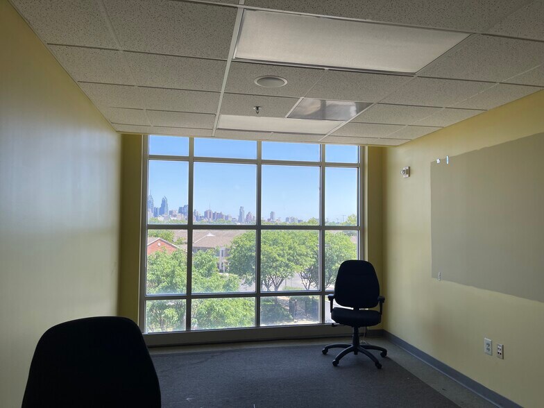 More Photos Of 1800 S 32nd St, Philadelphia Office For Sale
