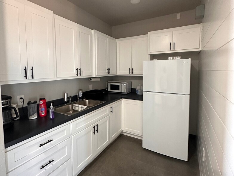 More Photos Of 482 County Road 132, Pecos Manufacturing For Lease