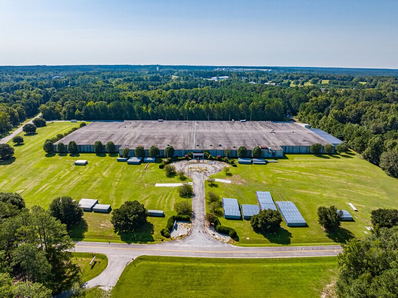 More Photos Of 32 Rabbit Trl, Edgefield Warehouse For Lease