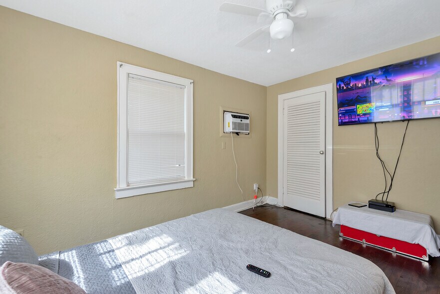 More Photos Of 329 N K St, Lake Worth Apartments For Sale