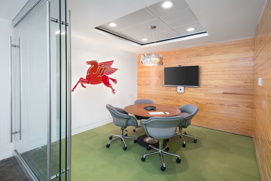 More Photos Of 127 Pittsburg St, Dallas Loft Creative Space For Lease