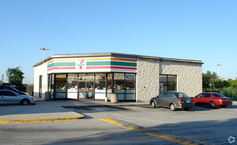 More Photos Of 11008 S Orange Blossom Trl, Orlando Service Station For Lease