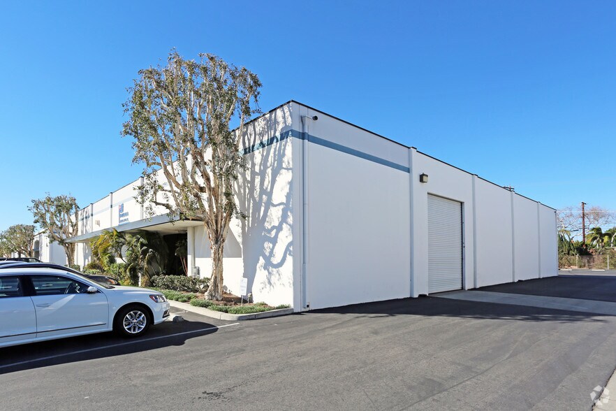 More Photos Of 167-169 E Freedom Ave, Anaheim Warehouse For Lease