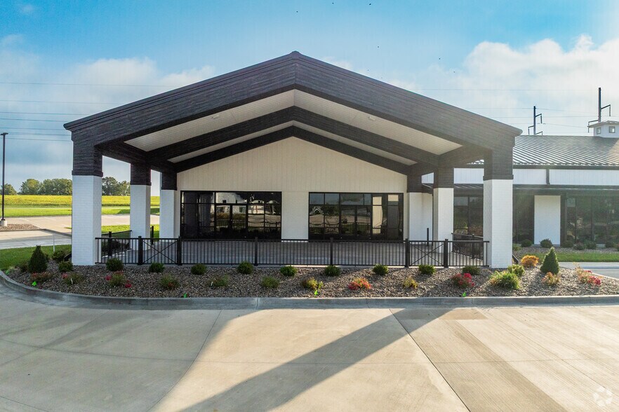 More Photos Of 124 Ernest R. Kouma Blvd, Radcliff Storefront For Lease