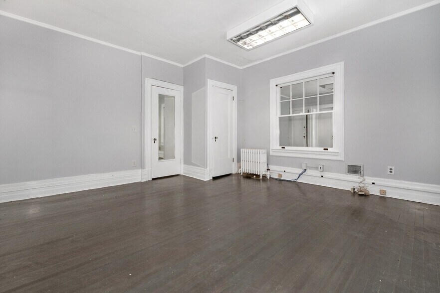 More Photos Of 1022 N Broadway, Yonkers Office For Lease