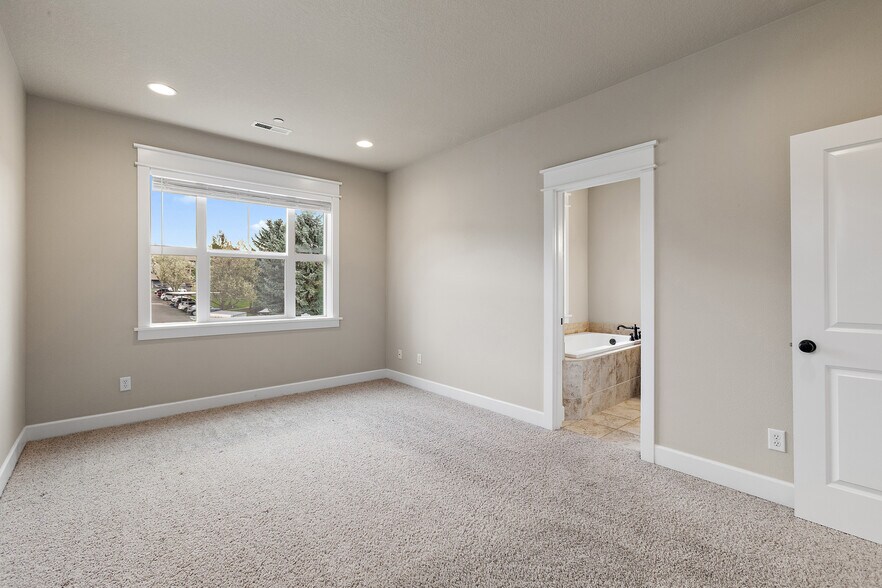 More Photos Of 9414 SE Causey Ave, Happy Valley Apartments For Sale