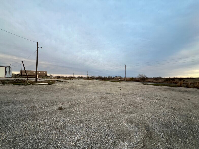 More Photos Of 14201 S State Highway 95, Coupland Land For Sale