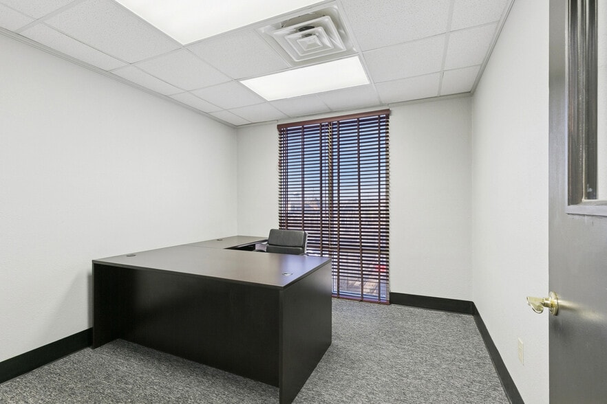 More Photos Of 1841 Enterprise Dr, Harvey Service For Lease