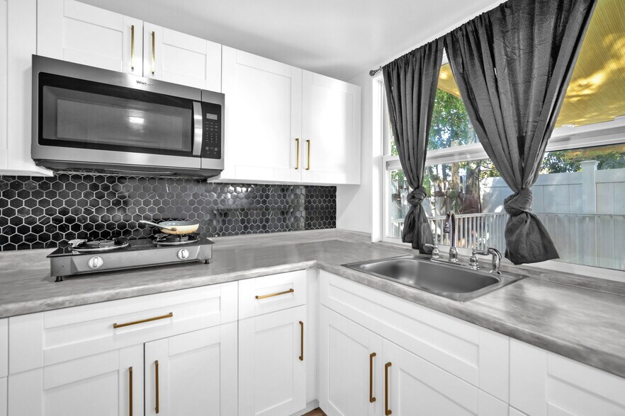 More Photos Of 7151 Taft St, Hollywood Office Residential For Sale
