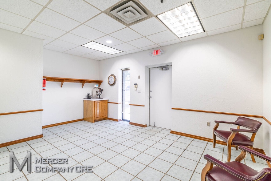 More Photos Of 10108 NW 10th St, Yukon Warehouse For Sale