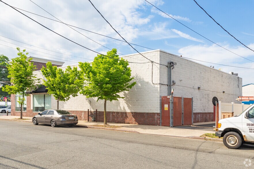 More Photos Of 2066 Hylan Blvd, Staten Island General Retail For Sale