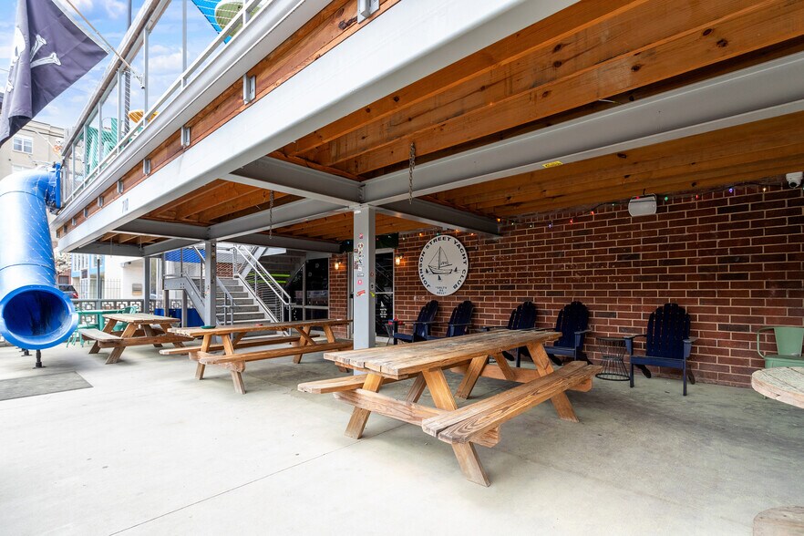 More Photos Of 710 W Johnson St, Raleigh Bar For Sale