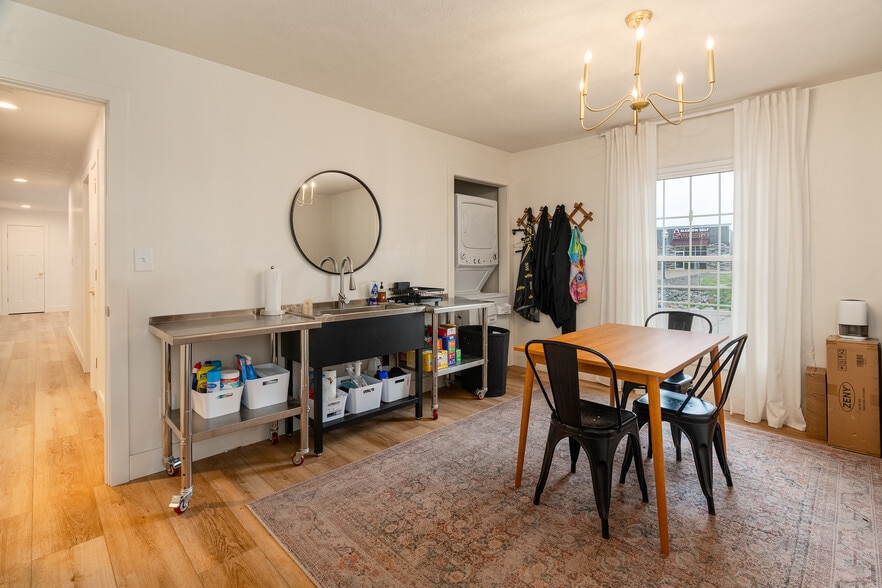 More Photos Of 709 N Carbon St, Marion Flex For Sale