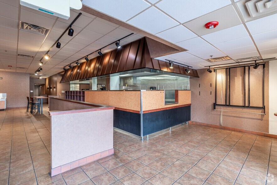 More Photos Of 801 E Butterfield Rd, Lombard Unknown For Lease