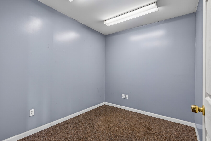 More Photos Of 841 Route 32, North Franklin Light Distribution For Lease