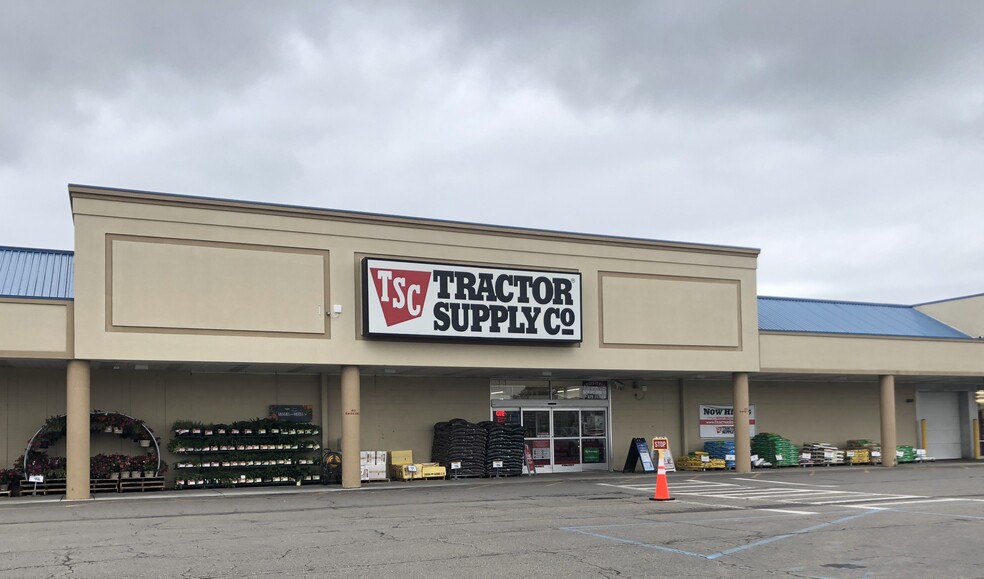 More Photos Of 1020 Center St, Horseheads Unknown For Lease