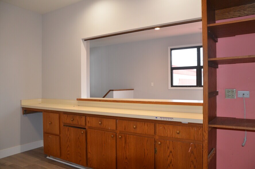 More Photos Of 510 Collins St, Joliet Unknown For Lease