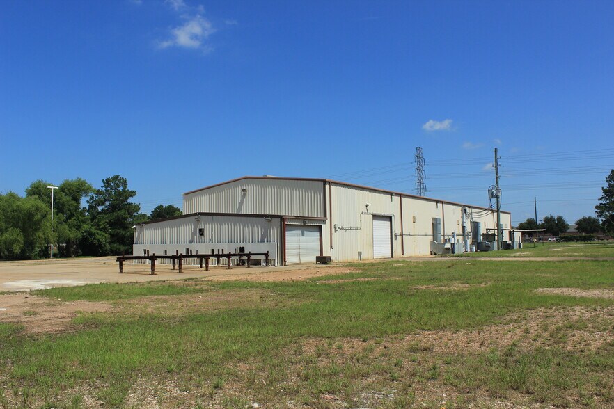 More Photos Of 11117 Mahaffey Rd, Tomball Manufacturing For Sale