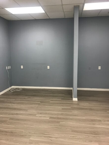More Photos Of 31111-31125 US Highway 19 N, Palm Harbor Office For Lease