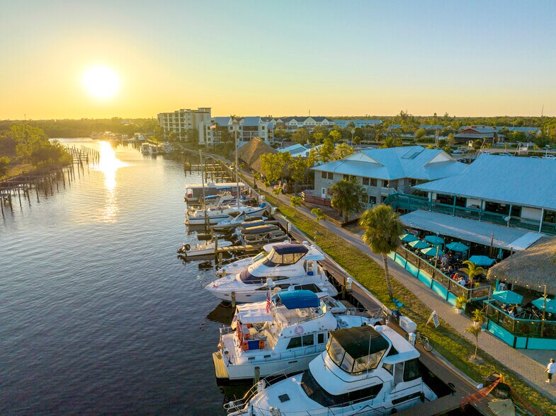 More Photos Of 3444 Marinatown Ln, North Fort Myers Unknown For Lease