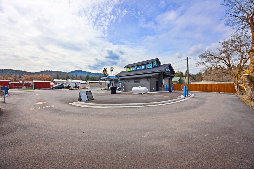 More Photos Of 119 Stoner Creek Rd, Lakeside Specialty For Sale
