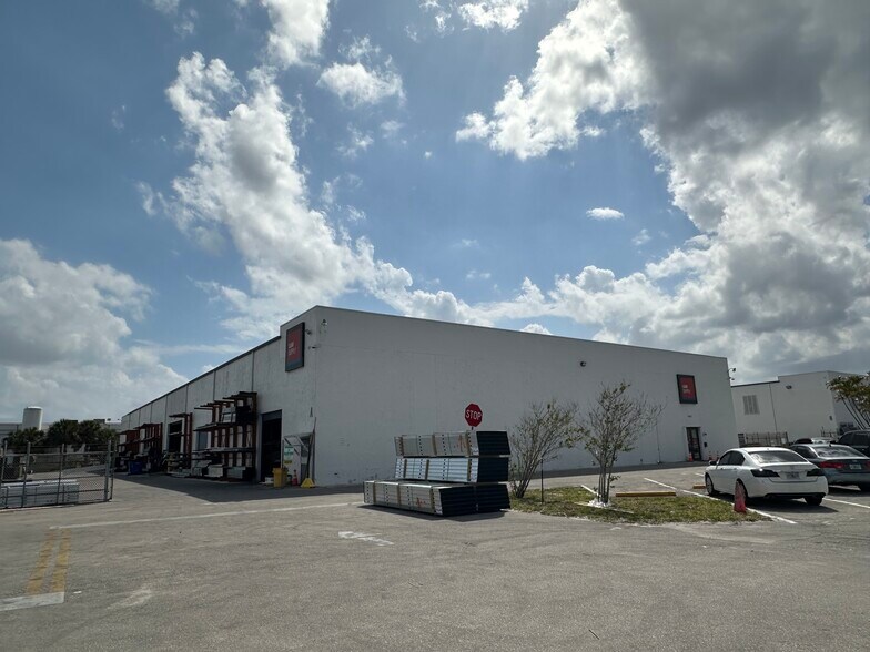 Primary Photo Of 7555 Garden Rd, Riviera Beach Distribution For Lease