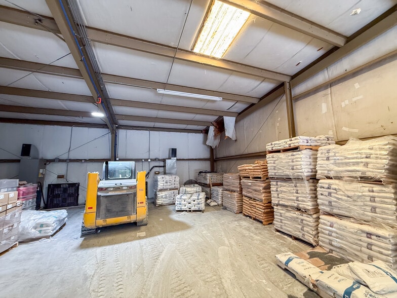 More Photos Of 4663 Franchise St, North Charleston Flex For Lease