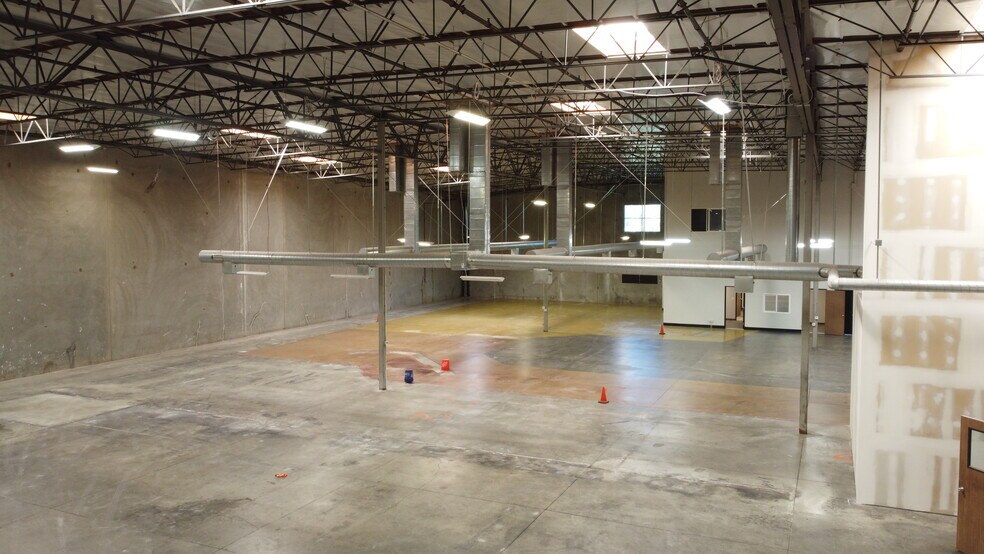 More Photos Of 21130 Centre Pointe Pky, Santa Clarita Warehouse For Lease
