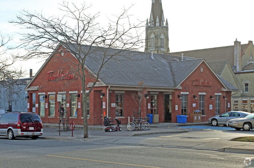 More Photos Of 17 Athol St W, Oshawa Fast Food For Lease