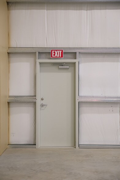 More Photos Of 4620 SW 23rd St, Redmond Warehouse For Lease