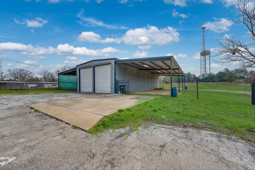 More Photos Of 10203-10263 County Road 135, Flint Service For Lease