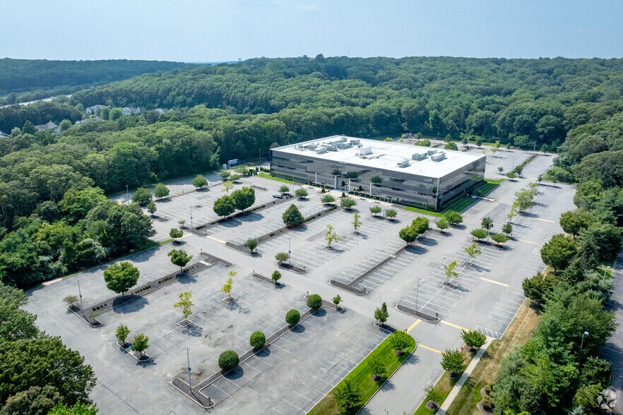 More Photos Of 1307 Walt Whitman Rd, Melville Office For Sale