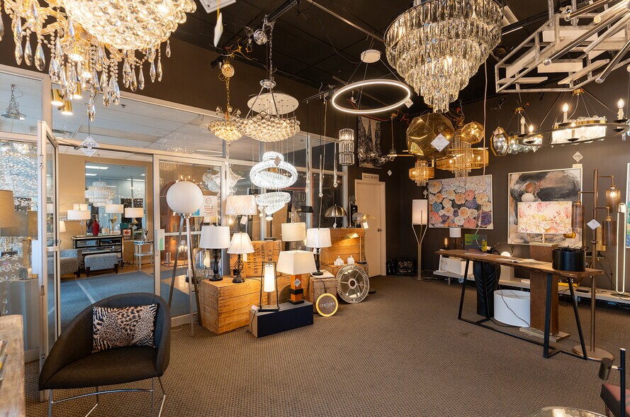 More Photos Of 8270-8310 Ch Devonshire, Mt Royal Unknown For Lease