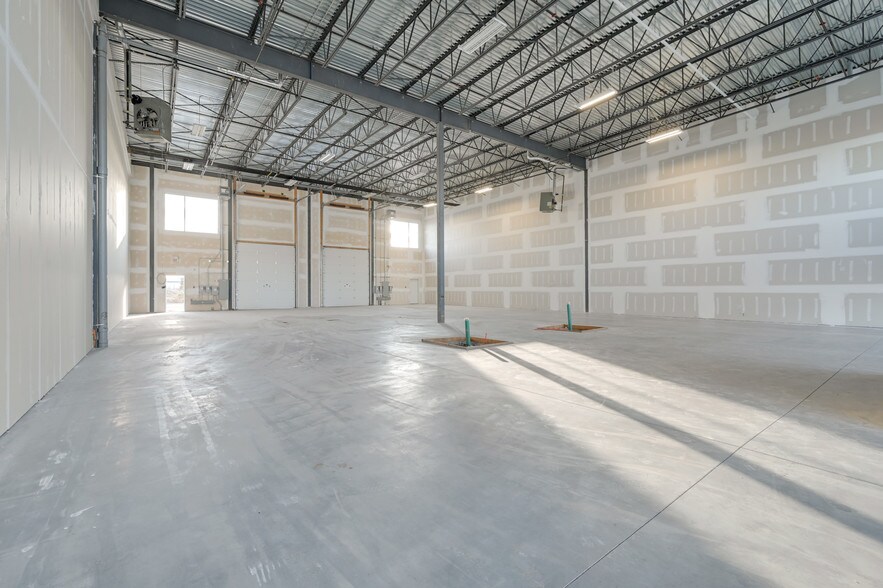 More Photos Of 13903-13983 156th St NW, Edmonton Light Distribution For Lease