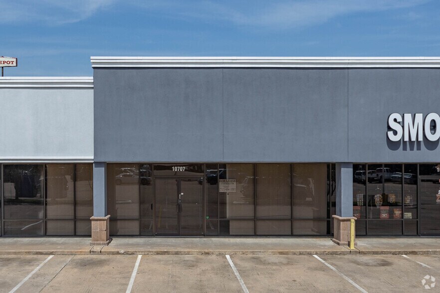 More Photos Of 10703-10765 Gulf Fwy, Houston Unknown For Lease
