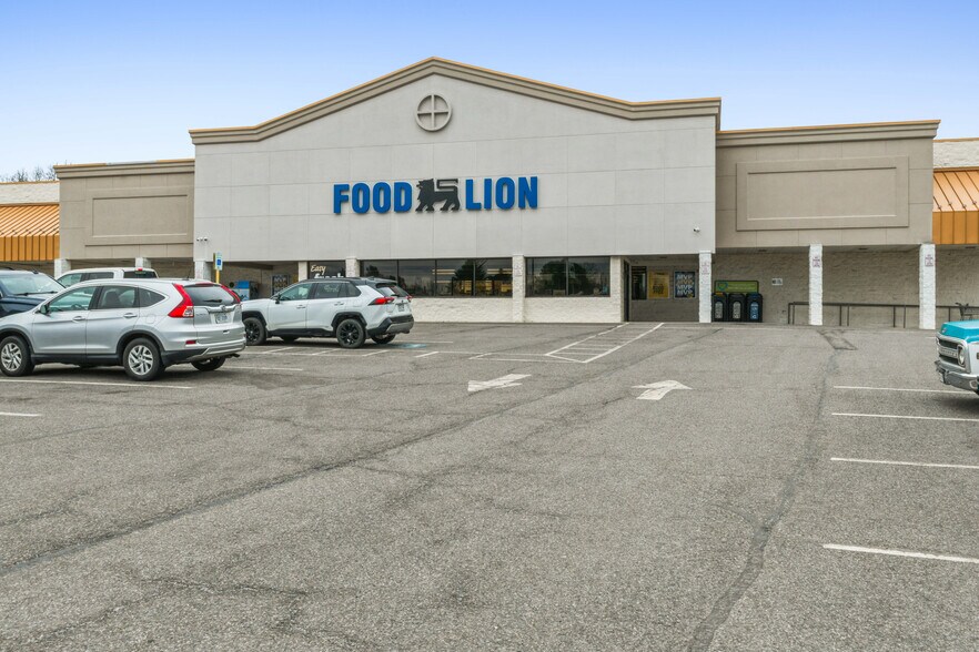 More Photos Of 1380 E Main St, Wytheville Supermarket For Sale