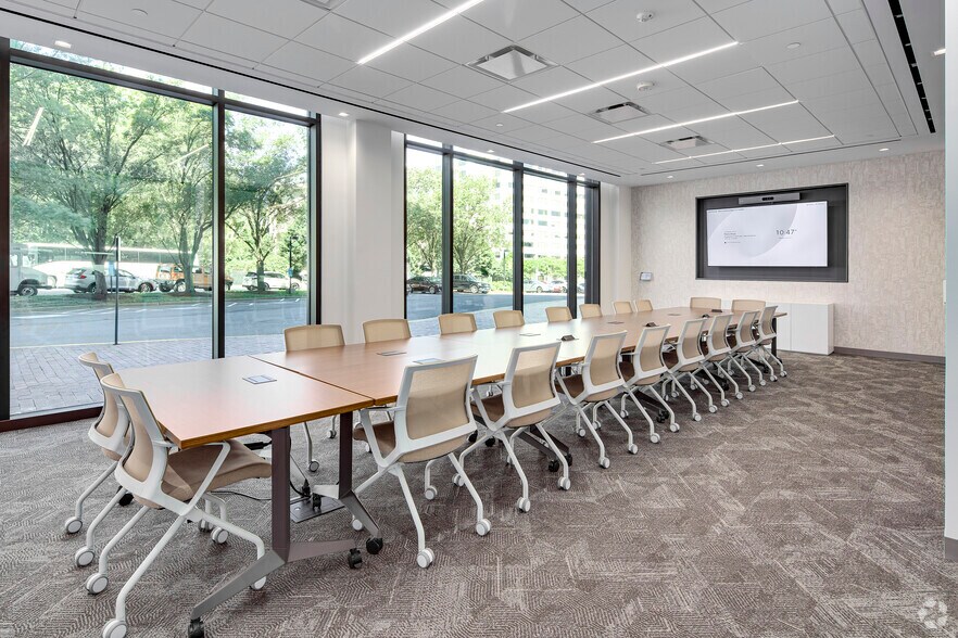 More Photos Of 1751 Pinnacle Dr, McLean Office For Lease