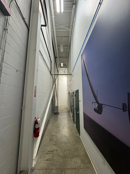 More Photos Of 8 Tyler St, Somerville Flex For Lease
