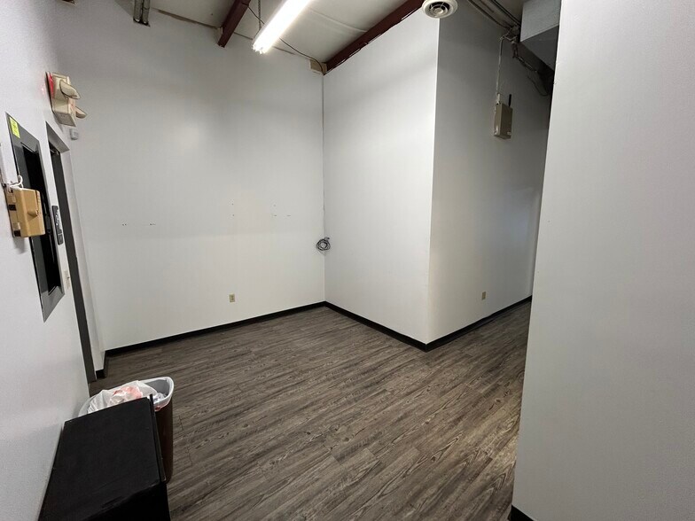 More Photos Of 1315-1325 W Sunshine St, Springfield Storefront For Lease